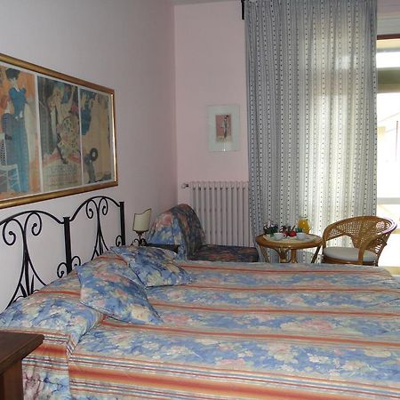 Residenza Giulia Hotell Florens Exteriör bild
