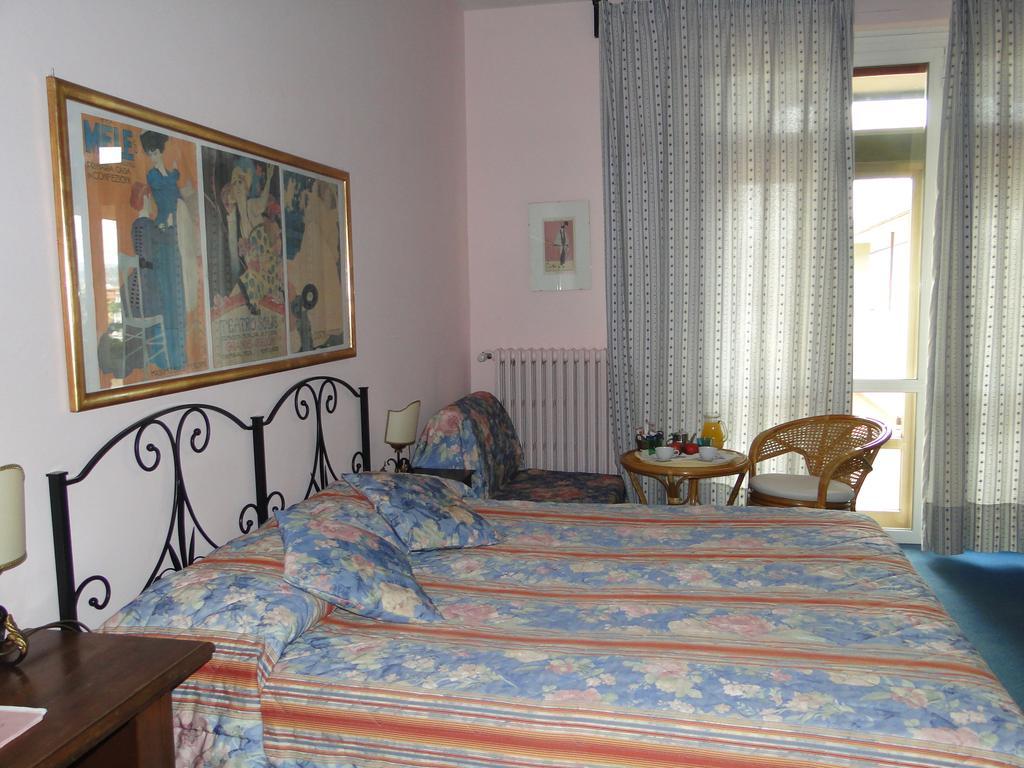 Residenza Giulia Hotell Florens Exteriör bild