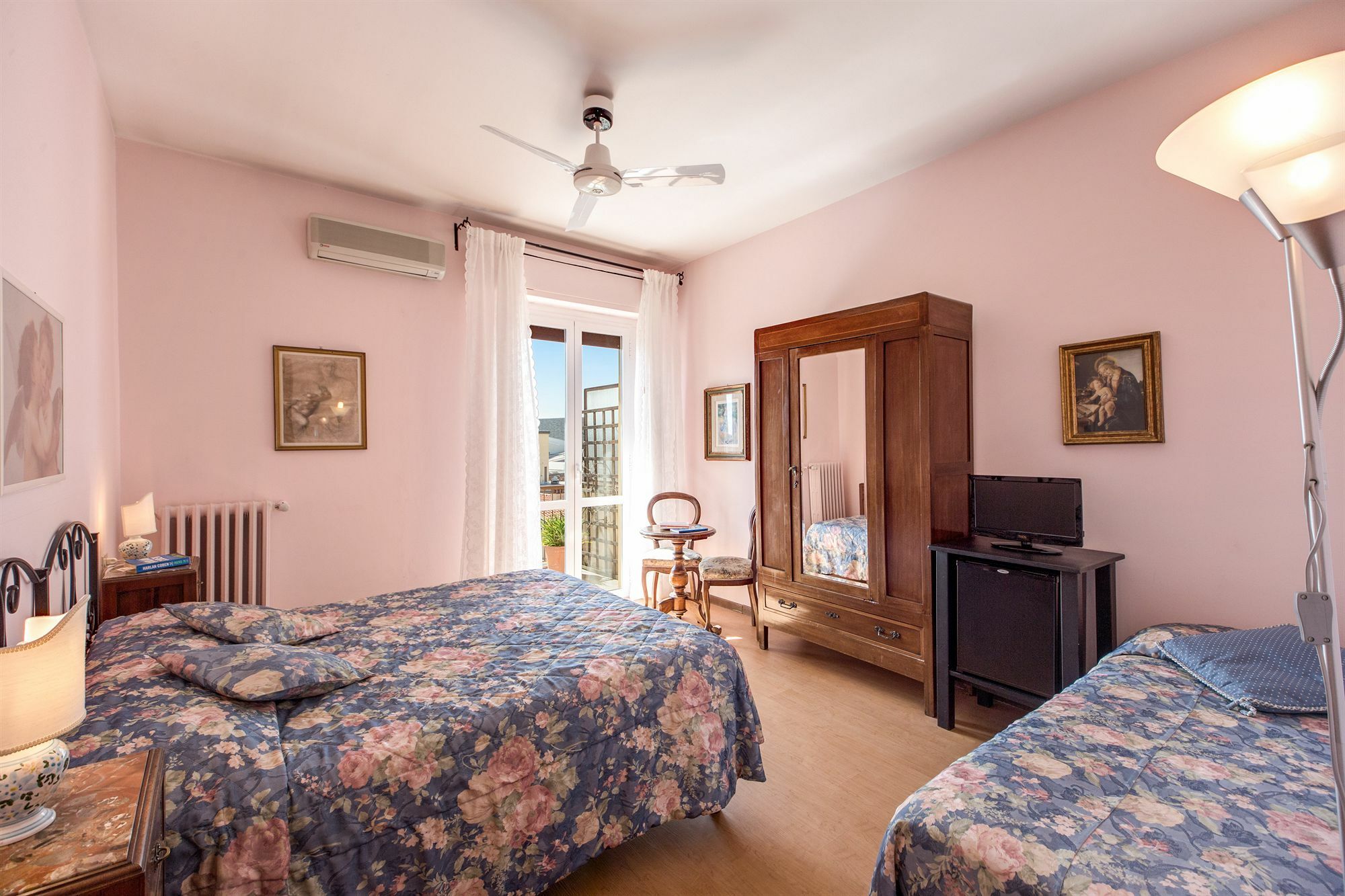 Residenza Giulia Hotell Florens Exteriör bild